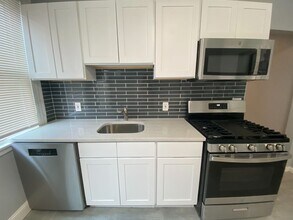 506 Ferry St, Unit 1st Fl in New Haven, CT - Building Photo - Building Photo