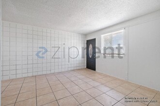 2018 W Cactus Rd in Phoenix, AZ - Building Photo - Building Photo
