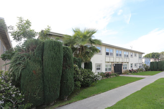 Palms Apartments in Los Angeles, CA - Foto de edificio - Building Photo