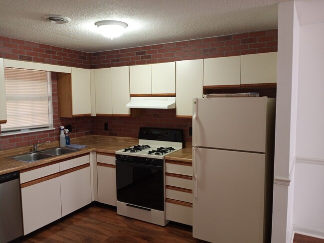 1708 Todd Dr in Johnson City, TN - Foto de edificio - Building Photo