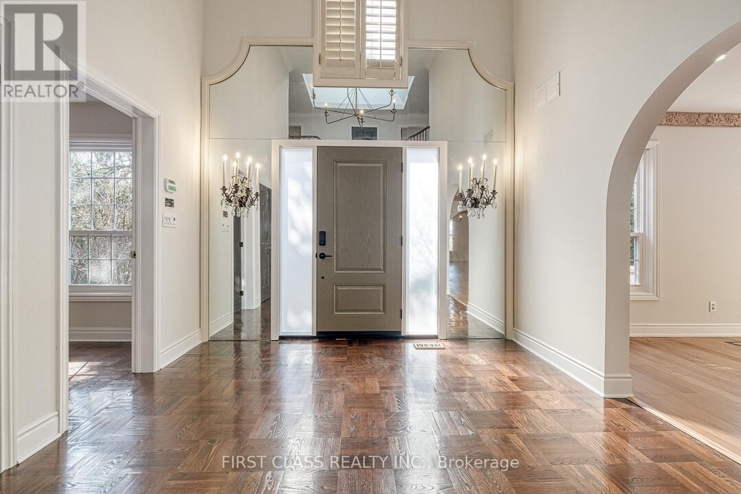10 Donwoods Dr in Toronto, ON - Building Photo