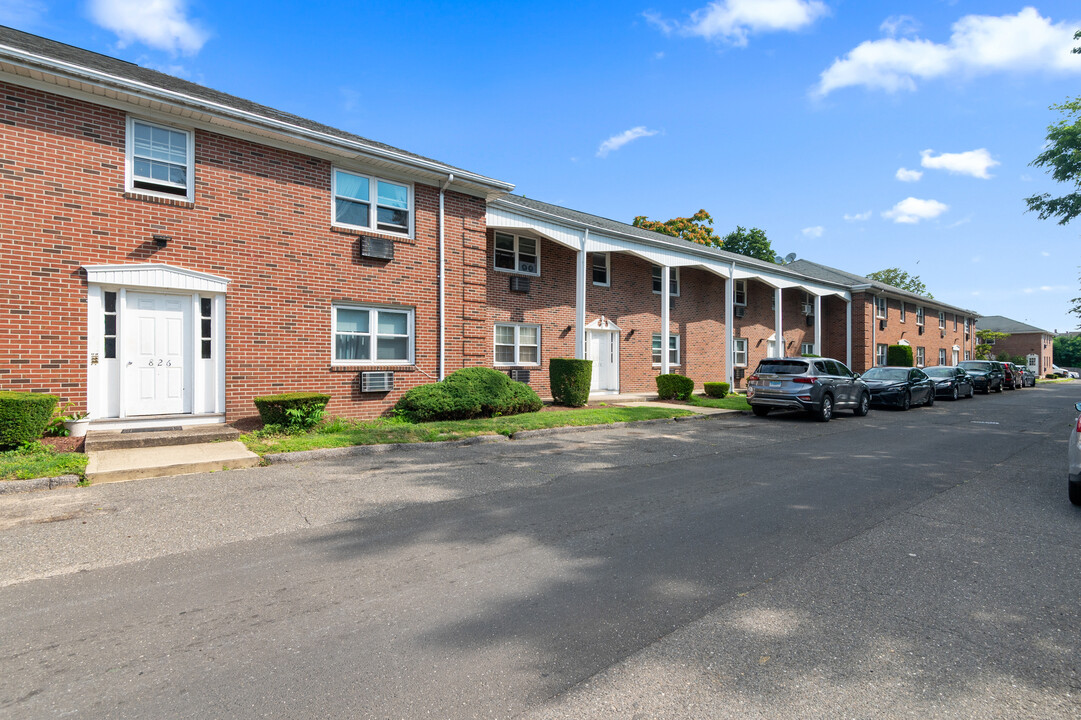 838 Wood Ave in Bridgeport, CT - Building Photo