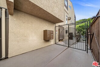 906 Kings Rd in West Hollywood, CA - Building Photo - Building Photo