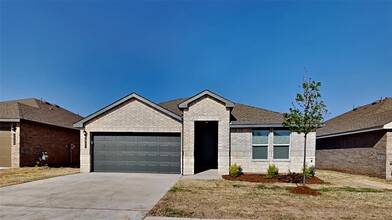 2901 Firefly Dr in Yukon, OK - Building Photo - Building Photo