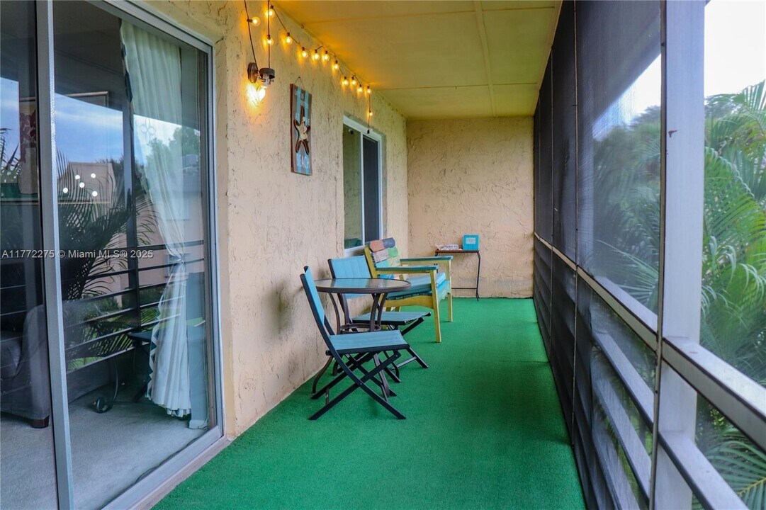 152 Lake Constance Dr in West Palm Beach, FL - Building Photo