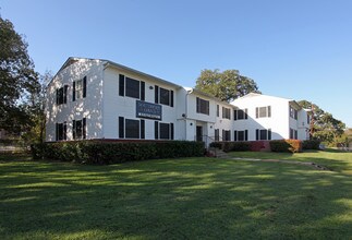 Southern Oaks Apartments in Dallas, TX - Building Photo - Building Photo