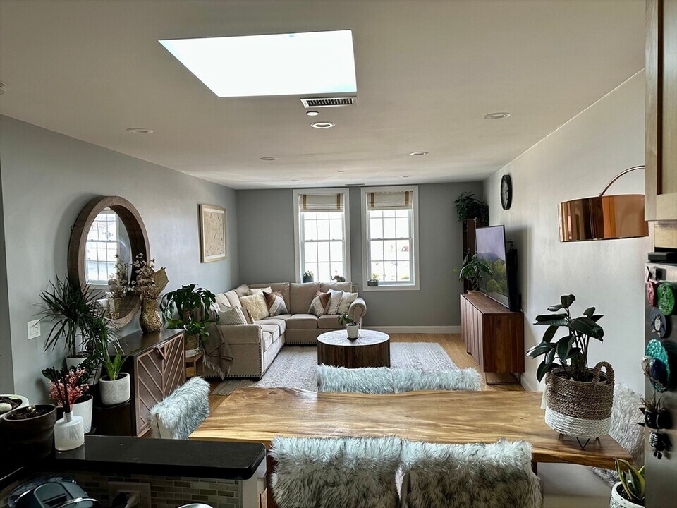 30 High St in Medford, MA - Building Photo