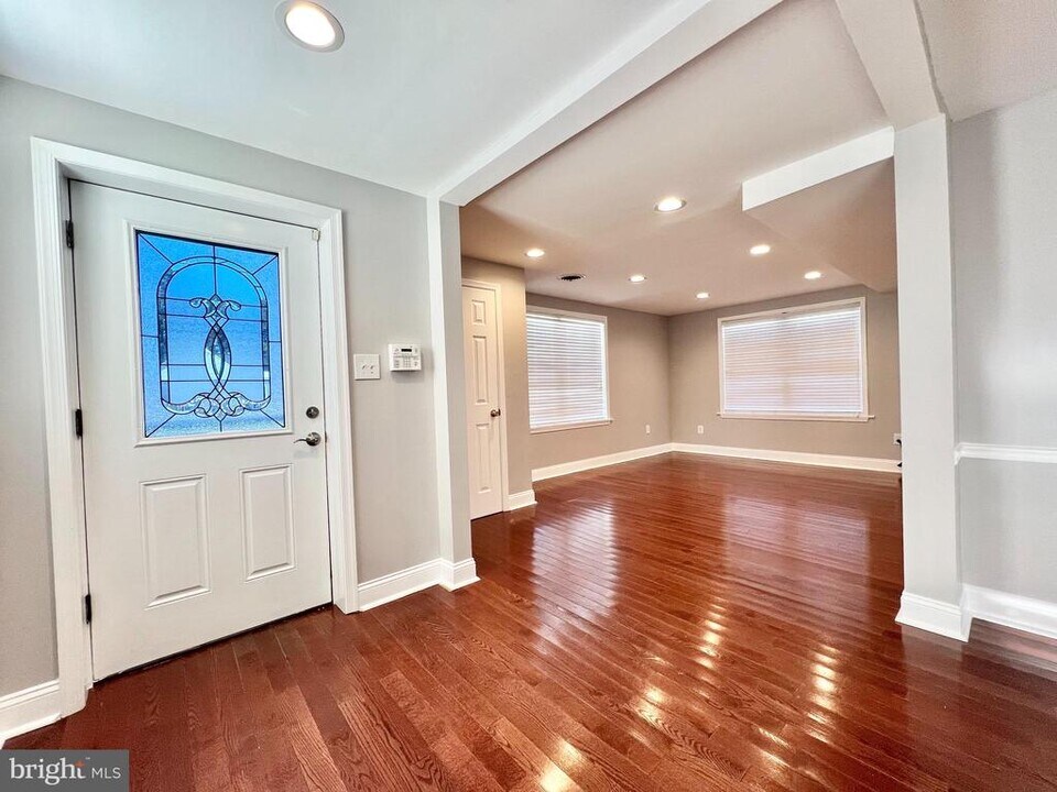 6833 Standish Dr in Hyattsville, MD - Foto de edificio