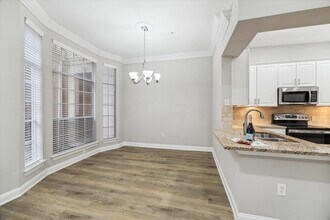 5353 Memorial Dr in Houston, TX - Foto de edificio - Building Photo