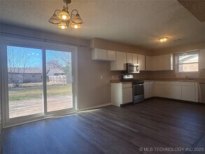 13786 S Hickory St in Glenpool, OK - Building Photo - Building Photo