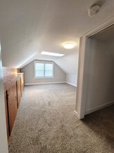 237 State St, Unit 3 in Bristol, RI - Building Photo - Building Photo