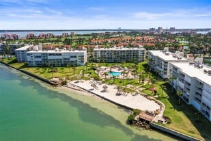 6021 Bahia Del Mar Cir N, Unit 534 in St. Petersburg, FL - Building Photo