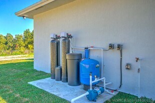 13875 63rd Rd N in The Acreage, FL - Building Photo