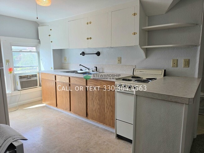 535 W Maple St