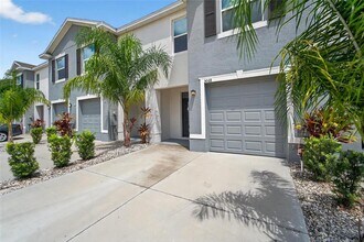 5068 Captain Davis Dr in Wimauma, FL - Building Photo - Building Photo
