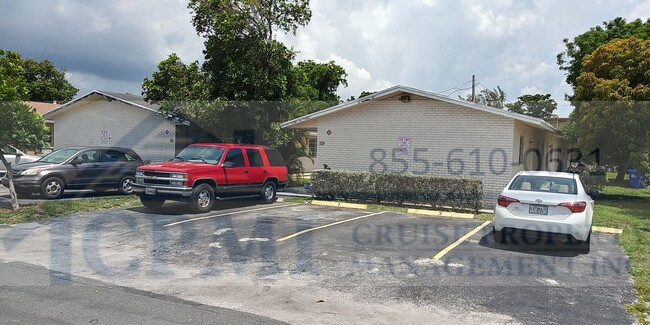 $995 Deposit w/ approved credit on this Gr in Pompano Beach, FL - Building Photo - Building Photo