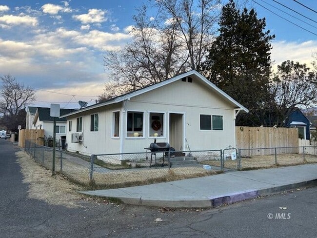 property at 587 E Pine St