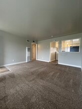 1930 N 1st St in Fresno, CA - Foto de edificio - Building Photo