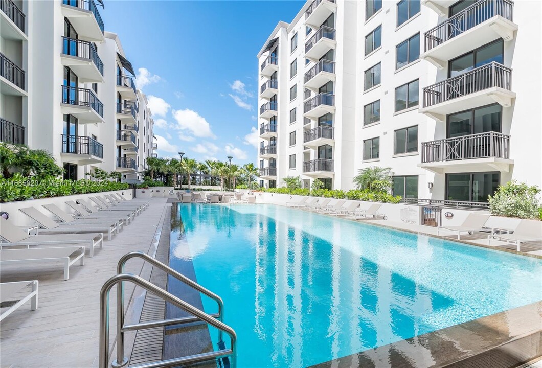 301 Altara Ave, Unit 302 in Coral Gables, FL - Building Photo