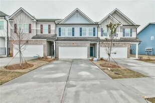 4541 Bishops Ln in Oakwood, GA - Building Photo