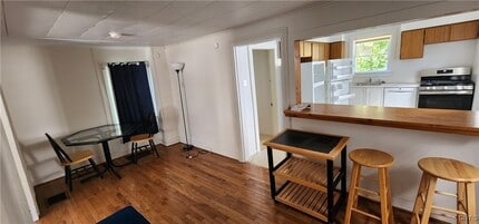 131 W Schuyler St in Oswego, NY - Building Photo - Building Photo