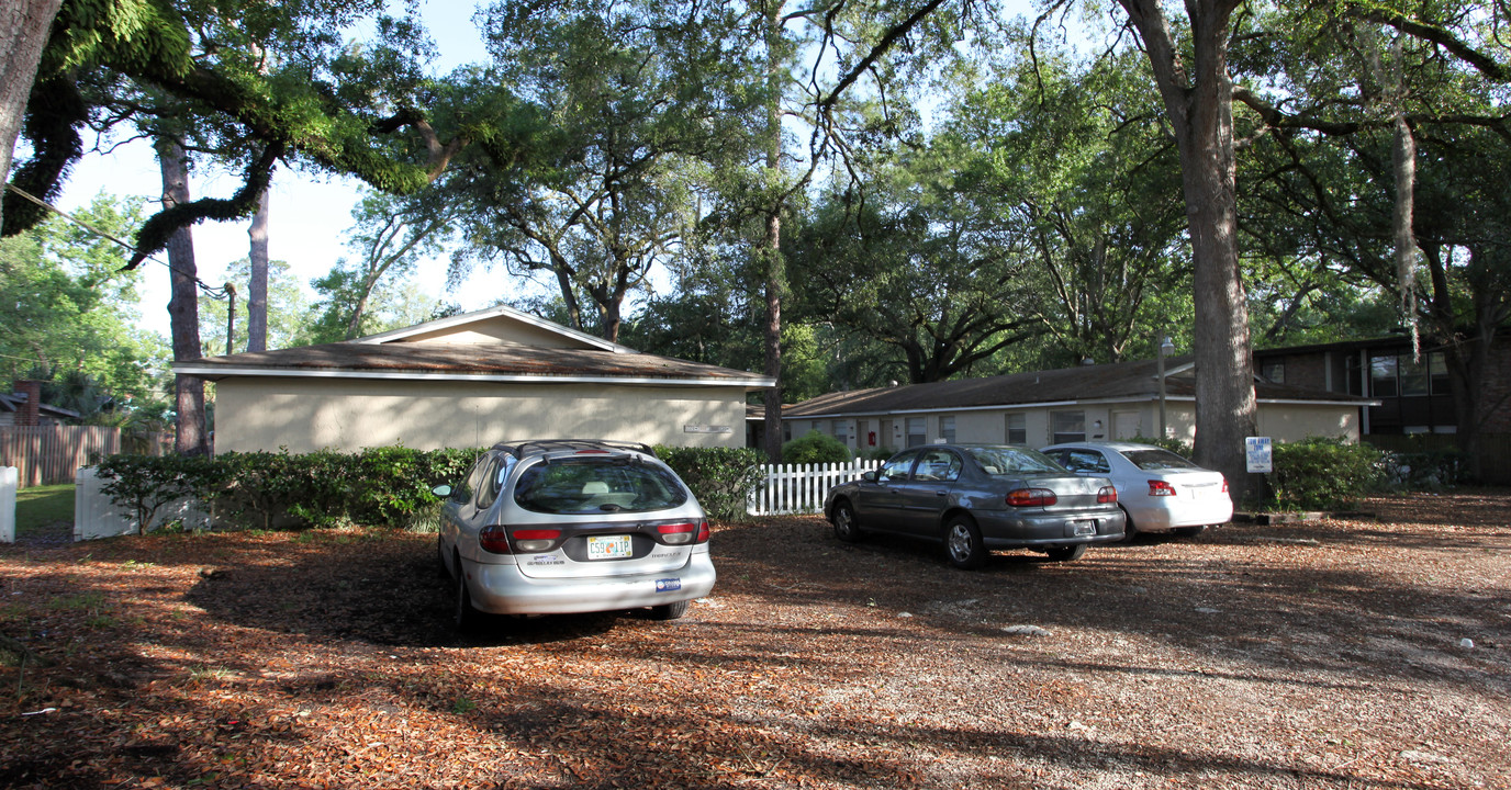 3329 Mayflower St in Jacksonville, FL - Building Photo