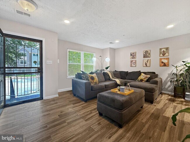 7246 Mahogany Dr in Summerfield, MD - Building Photo - Building Photo