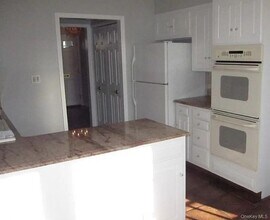 10 Duke of Gloucester in Manhasset, NY - Building Photo - Building Photo