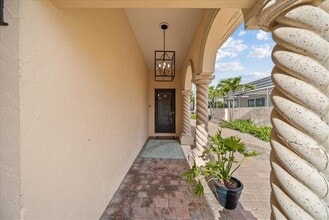 718 Golden Beach Blvd in Venice, FL - Building Photo - Building Photo
