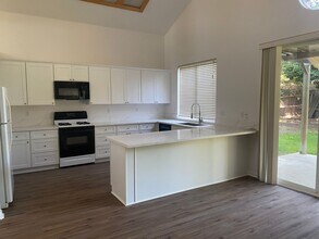 1022 Moonbeam Way in Turlock, CA - Building Photo - Building Photo