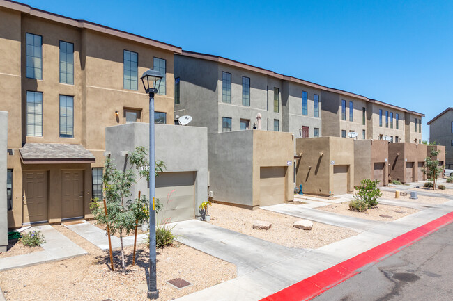 Somo Lofts in Phoenix, AZ - Building Photo - Building Photo