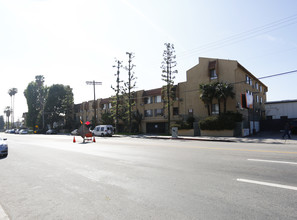 7139 Hazeltine Ave in Van Nuys, CA - Building Photo - Building Photo