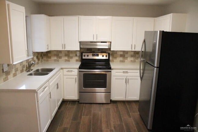 2204 Camellia Ave in McAllen, TX - Building Photo - Building Photo