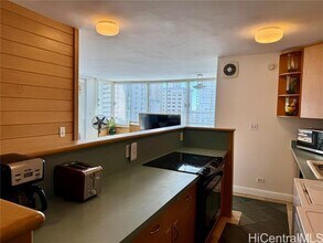 2415 Ala Wai Blvd in Honolulu, HI - Building Photo - Building Photo