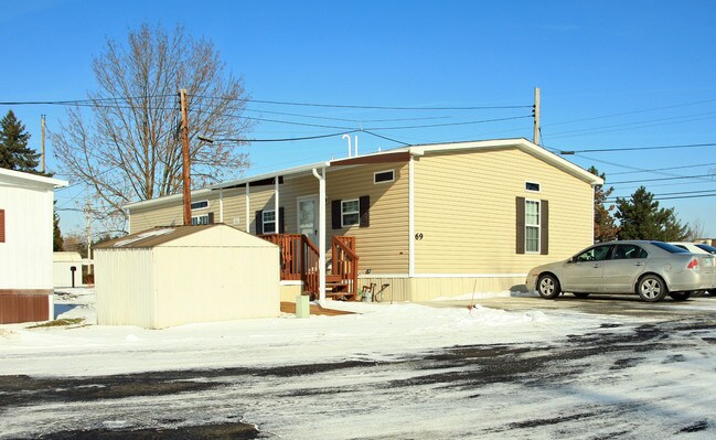 Apple Creek Village Mobile Home Park in Oakwood Village, OH - Foto de edificio - Building Photo