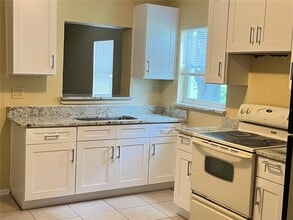300 Campus View Dr in Orlando, FL - Building Photo - Building Photo