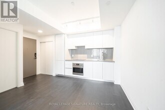 4015 The Exchange in Mississauga, ON - Building Photo - Building Photo