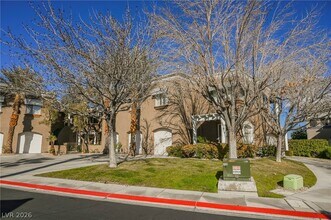 9108 Vista Greens Way in Las Vegas, NV - Building Photo - Building Photo