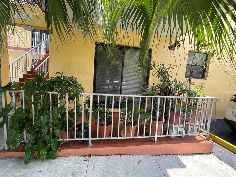 3522 NE 166th St in North Miami Beach, FL - Building Photo