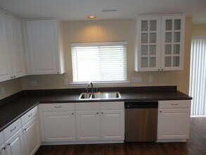 204 Edgecroft Way in Fuquay Varina, NC - Building Photo - Building Photo