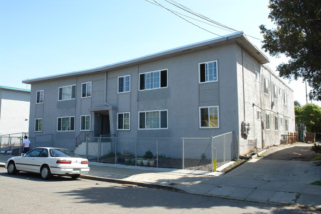 2207 Bonar St in Berkeley, CA - Building Photo