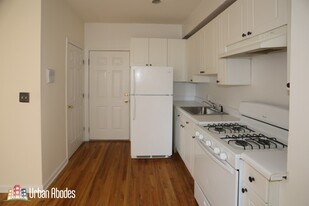 916 W Dakin St, Unit M05B in Chicago, IL - Building Photo - Building Photo