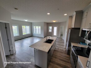 1818 Rutherford Rd SW in Edmonton, AB - Building Photo - Building Photo
