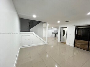 720 NW 132nd Terrace in Plantation, FL - Foto de edificio - Building Photo