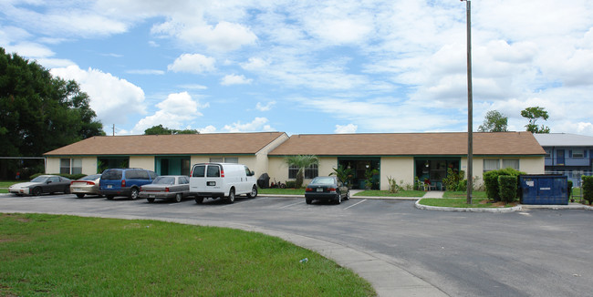 Dixie Grove in Orlando, FL - Building Photo - Building Photo