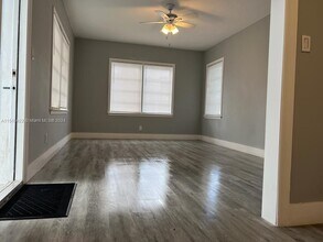 820 SE 12th St, Unit 1 in Fort Lauderdale, FL - Building Photo - Building Photo