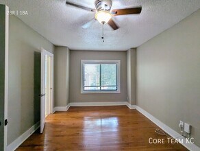 4328 Roanoke Pkwy in Kansas City, MO - Foto de edificio - Building Photo