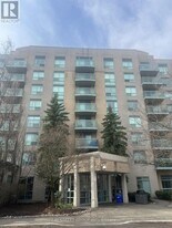 3 Ellesmere St in Richmond Hill, ON - Building Photo