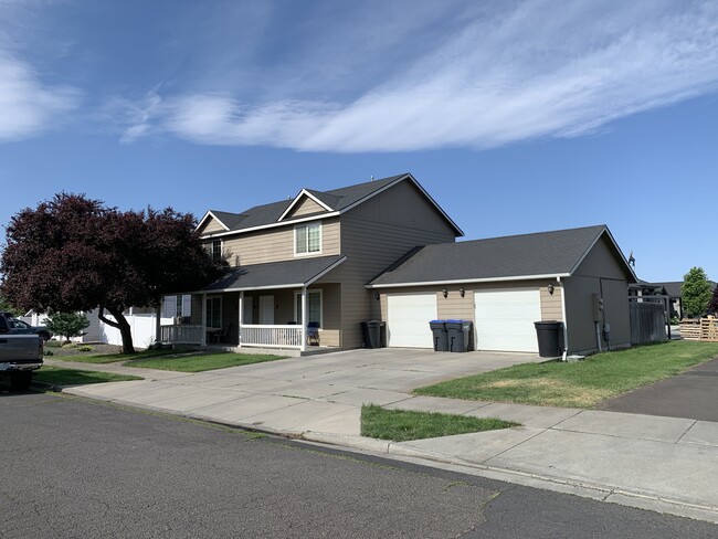 property at 1914 Sunset Dr
