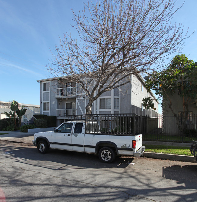 262 W Valencia Ave in Burbank, CA - Building Photo - Building Photo